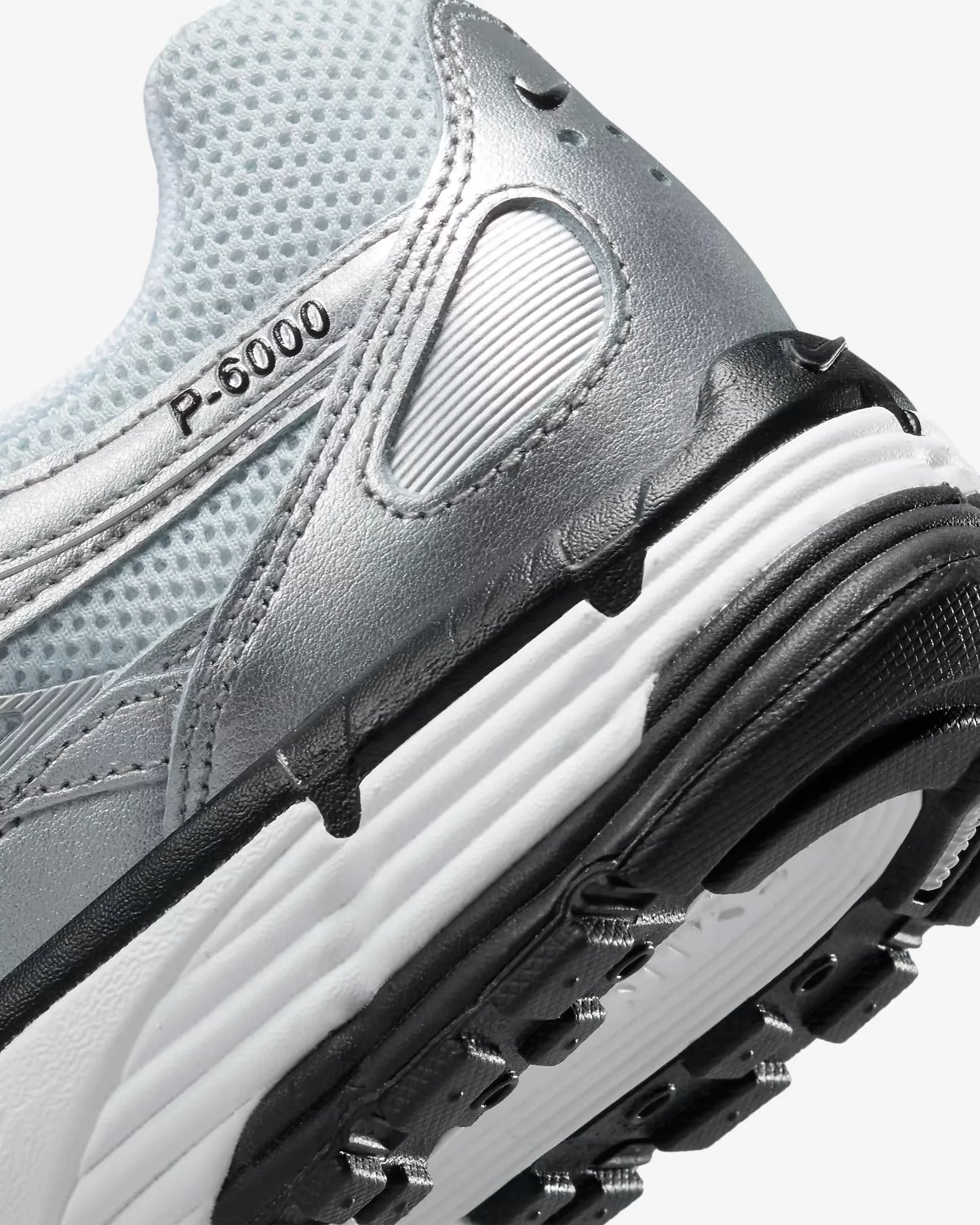Nike P-6000 - Unisex - Metallic Silver