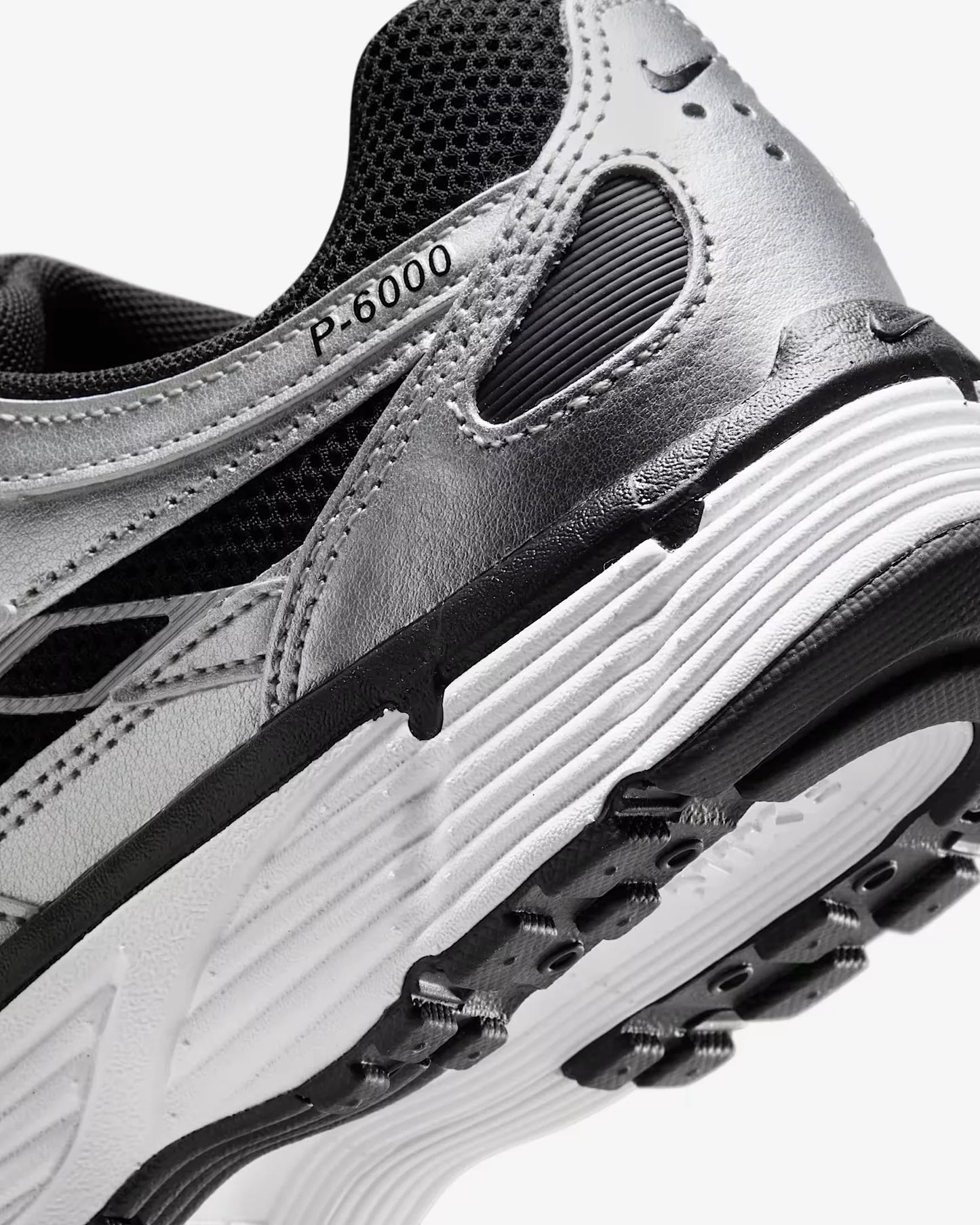 Nike P-6000 - Unisex - Black Metallic Silver