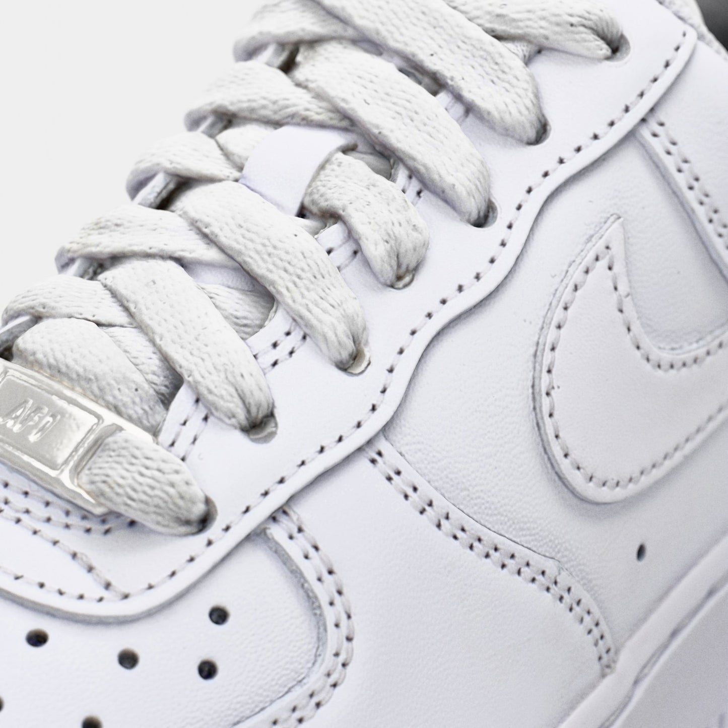 Nike Air Force 1 07 - Women's- White