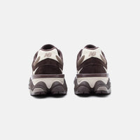 New Balance 9060 - Unisex - Beige Brown