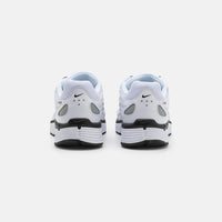 Nike P-6000 - Unisex - White Metallic Silver Black