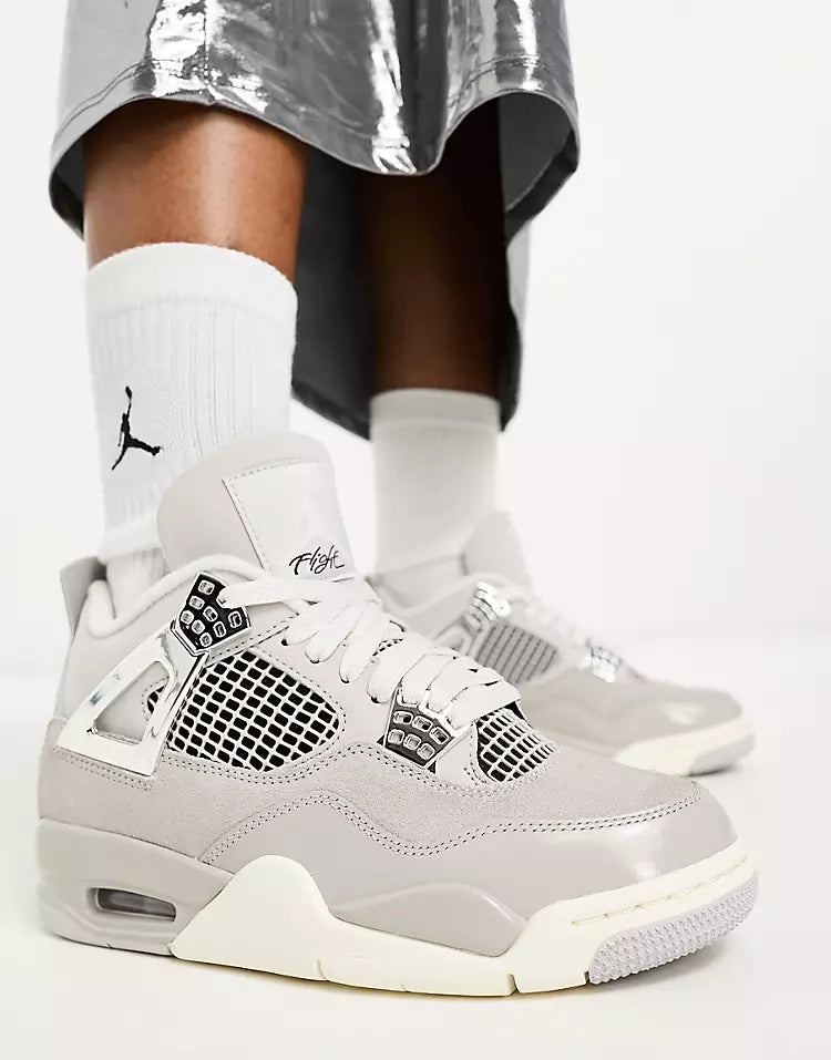 Air Jordan 4 - Women's - Frozen Moments