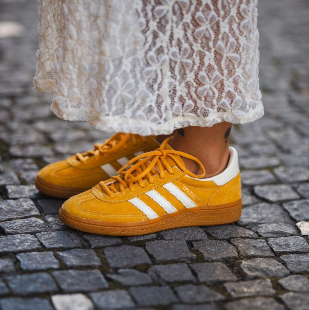 adidas HANDBALL SPEZIAL イエロー 240 adidas Handball Spezial - Unisex - Preloved Yellow – Sneaxx