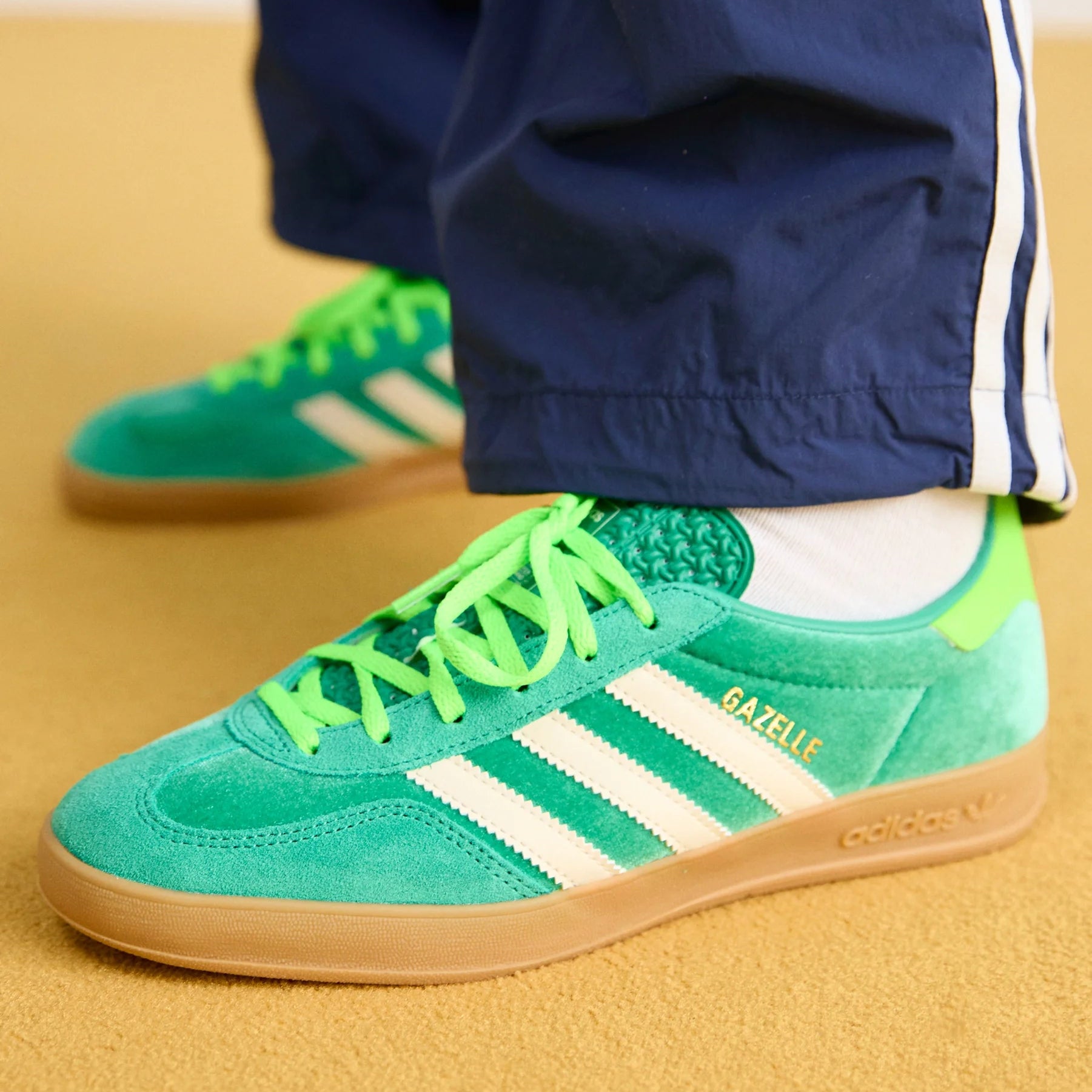 adidas Gazelle Indoor - Damen - Semi Court Green Velvet Sneaxx adidas Gazelle Indoor - Damen - Semi Court Green Velvet Sneaxx