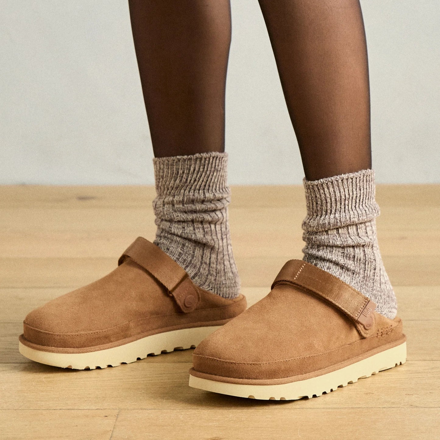 UGG Goldenstar Clog - Women's - Chestnut