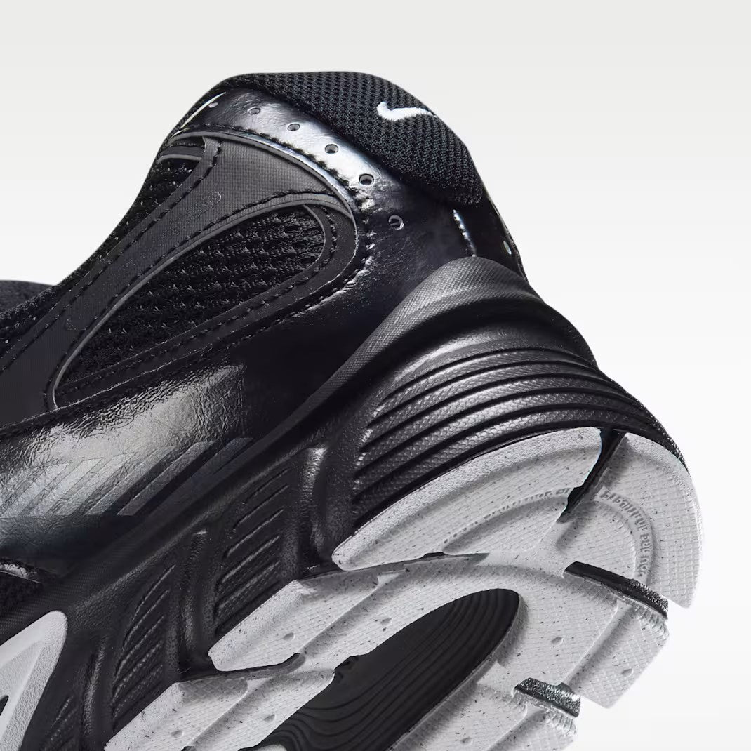Nike V5 RNR - Unisex - Black Dark Smoke Grey