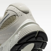 Nike V5 RNR - Unisex - Desert Khaki Light Bone