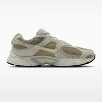 Nike V5 RNR - Unisex - Desert Khaki Light Bone