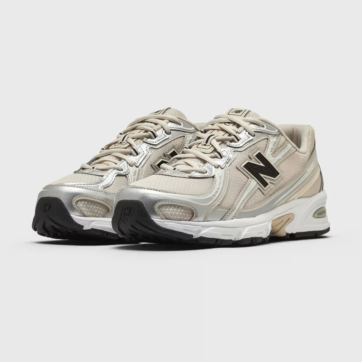 New Balance U740 - Unisex - Timberwolf Black