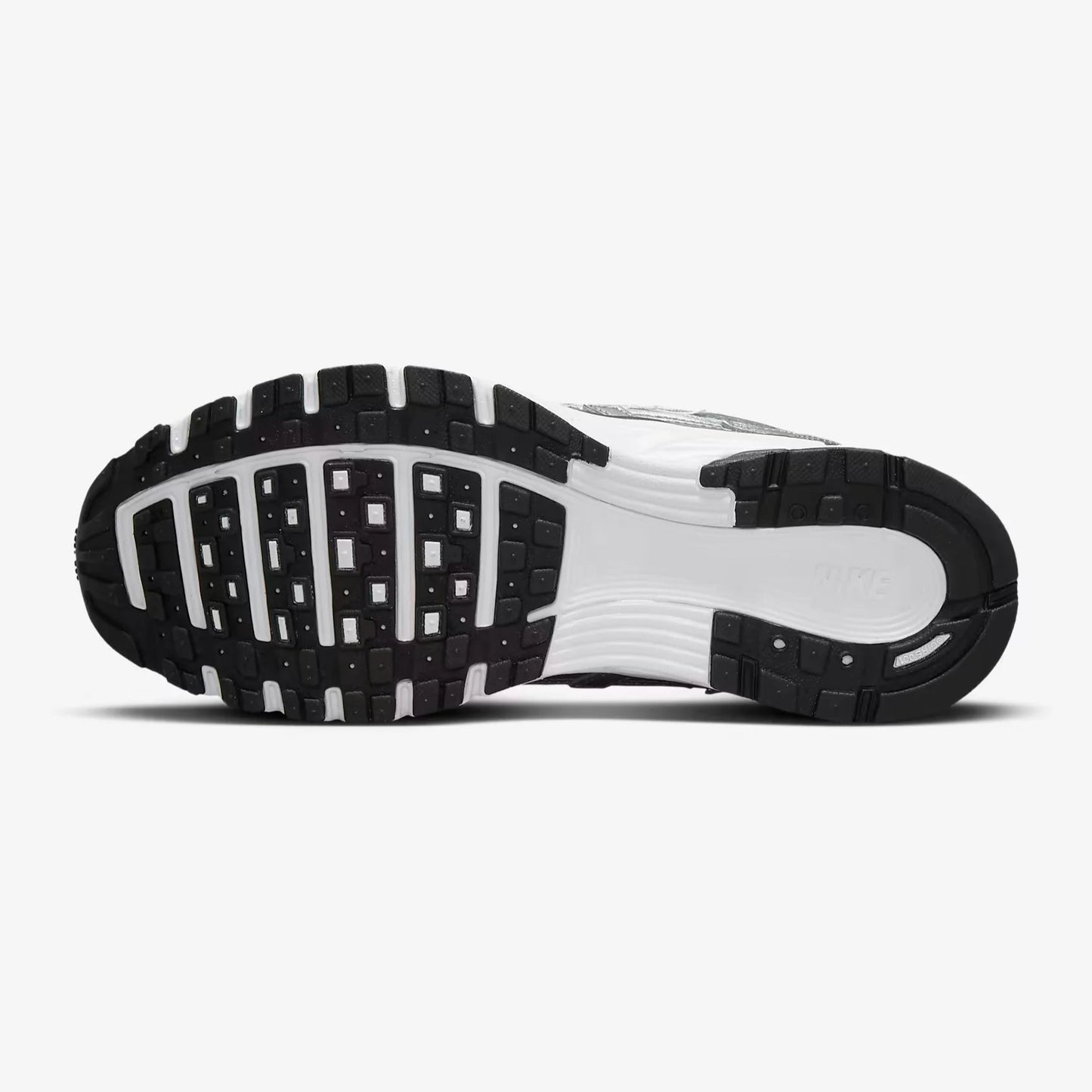 Nike P-6000 - Unisex - Metallic Silver