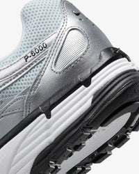 Nike P-6000 - Unisex - Metallic Silver