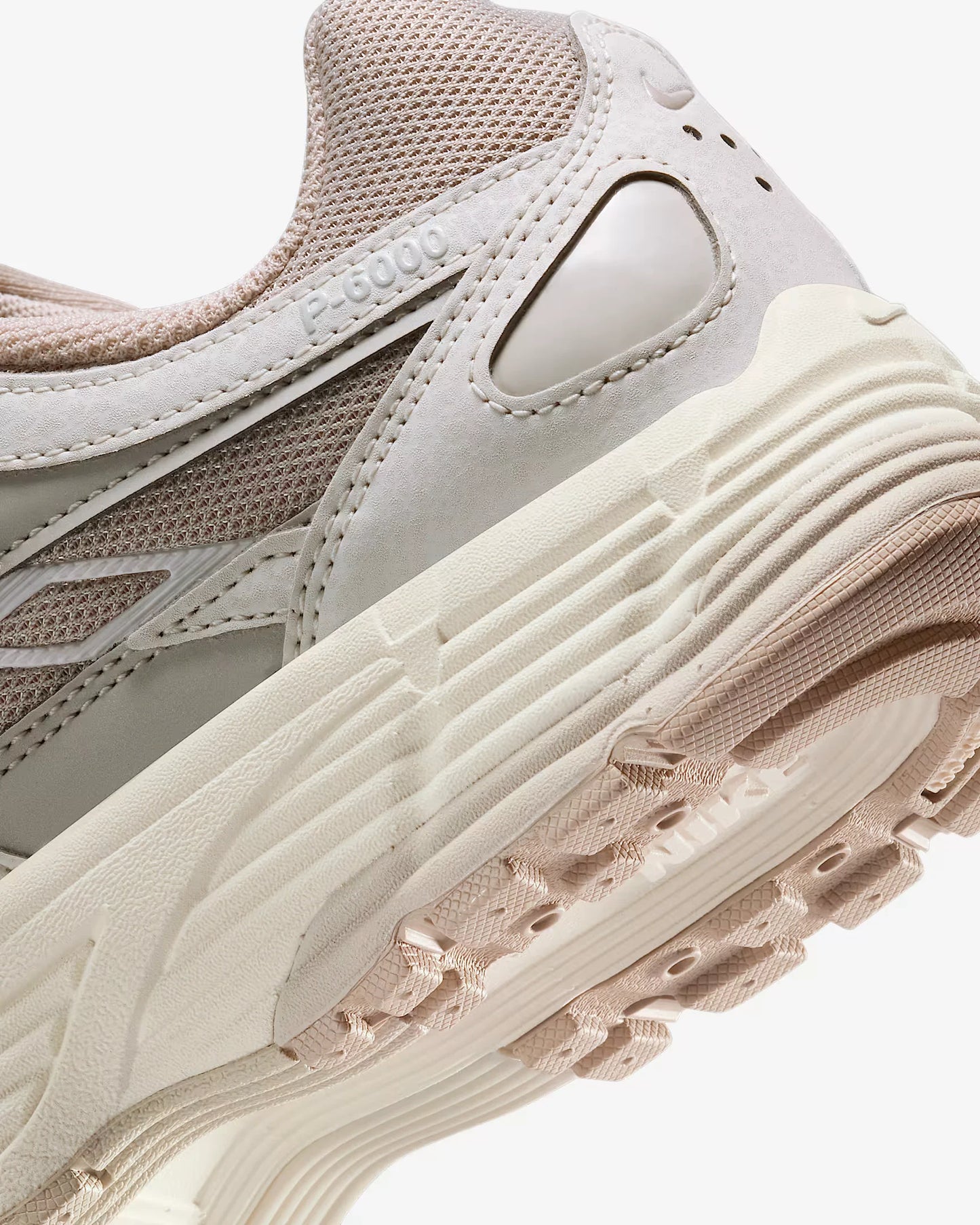 Nike P-6000 - Unisex - Sail Light Bone Cream