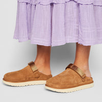 UGG Goldenstar Clog - Women's - Chestnut