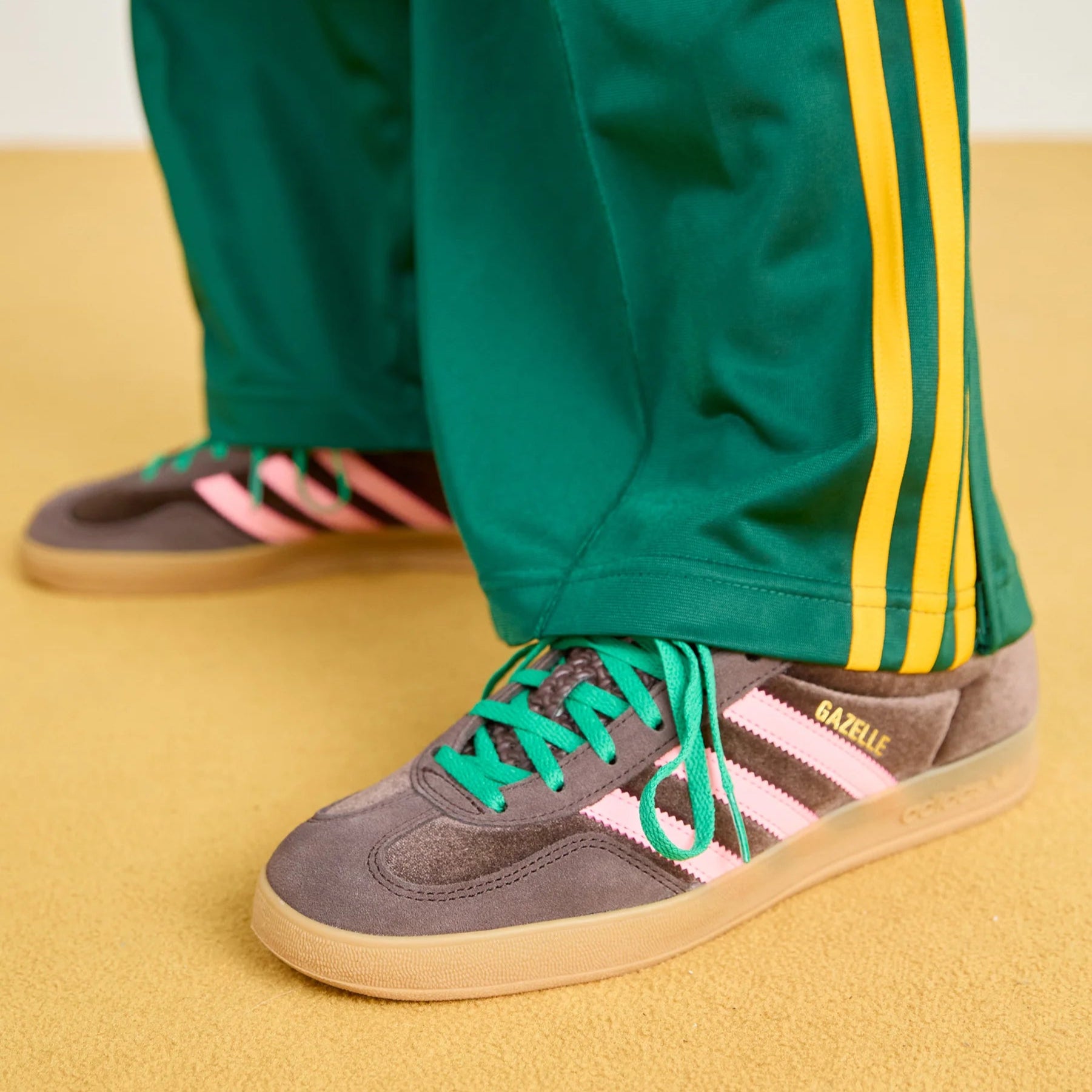 adidas gazelle silver green womens ADIDAS GAZELLE INDOOR WOMEN'S WHITE COLLEGIATE GREEN – BLENDS main image 1