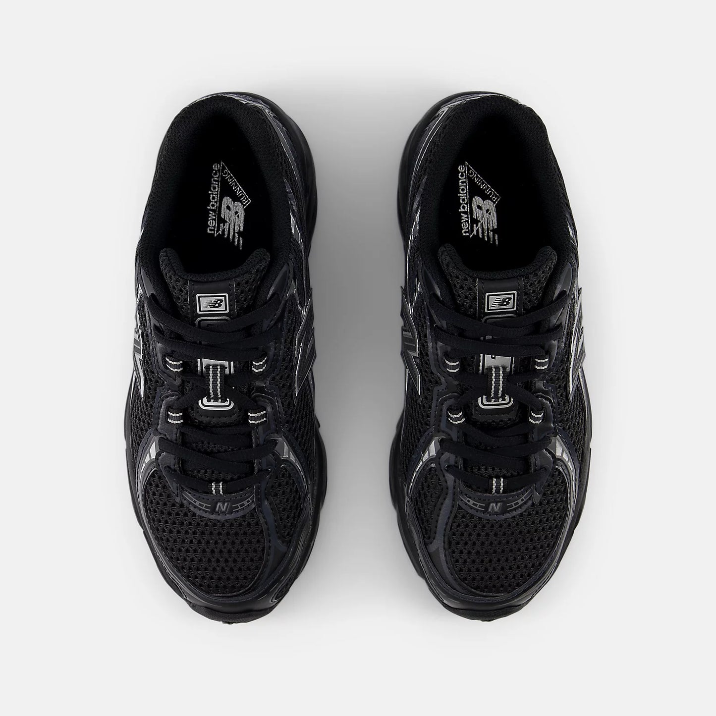 New Balance 740 - GS - Black Silver Metallic