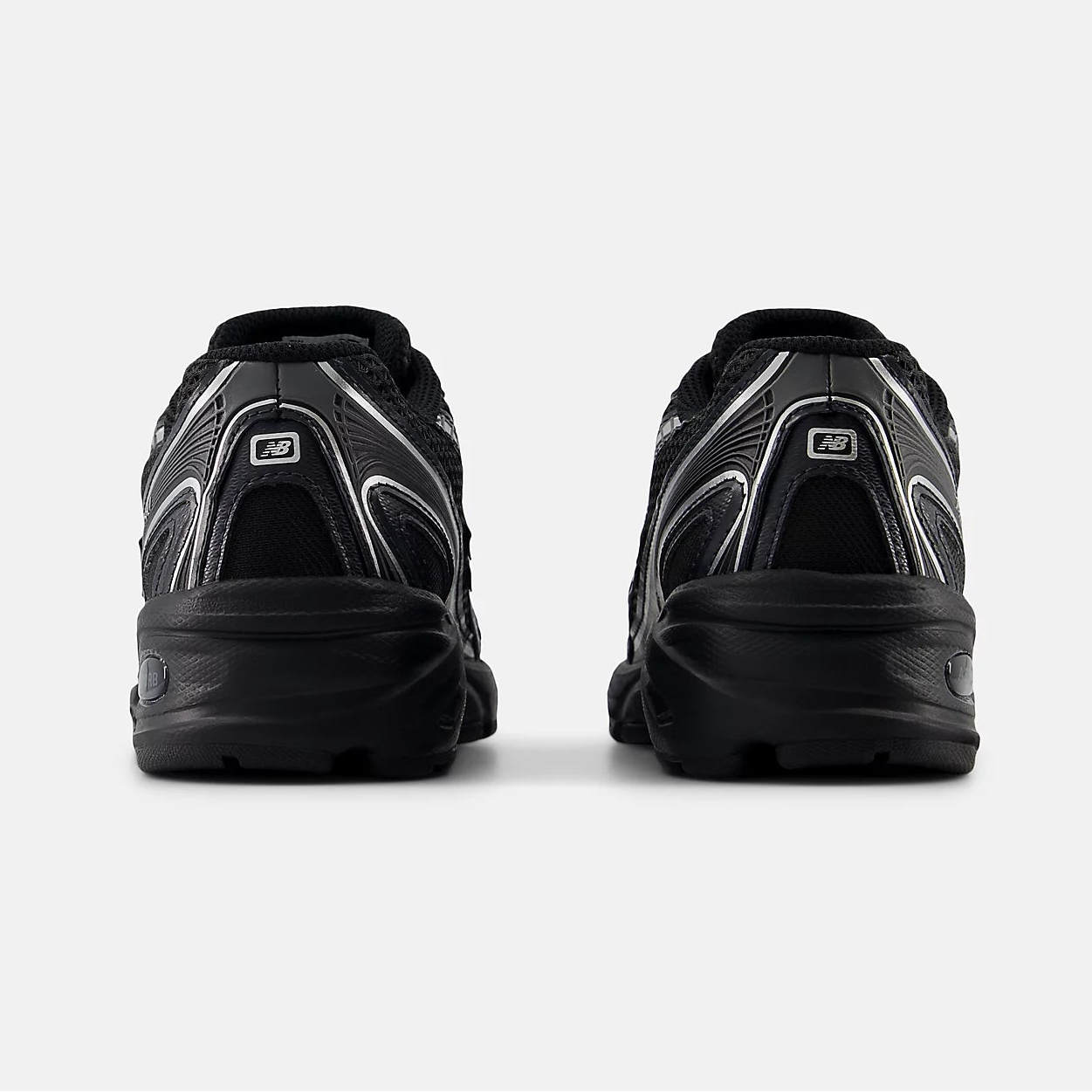 New Balance 740 - GS - Black Silver Metallic