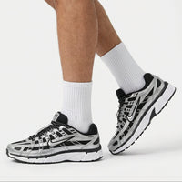 Nike P-6000 - Unisex - Black Metallic Silver