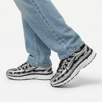 Nike P-6000 - Unisex - Black Metallic Silver