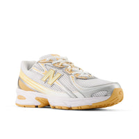 New Balance 740 - Unisex - White Peach