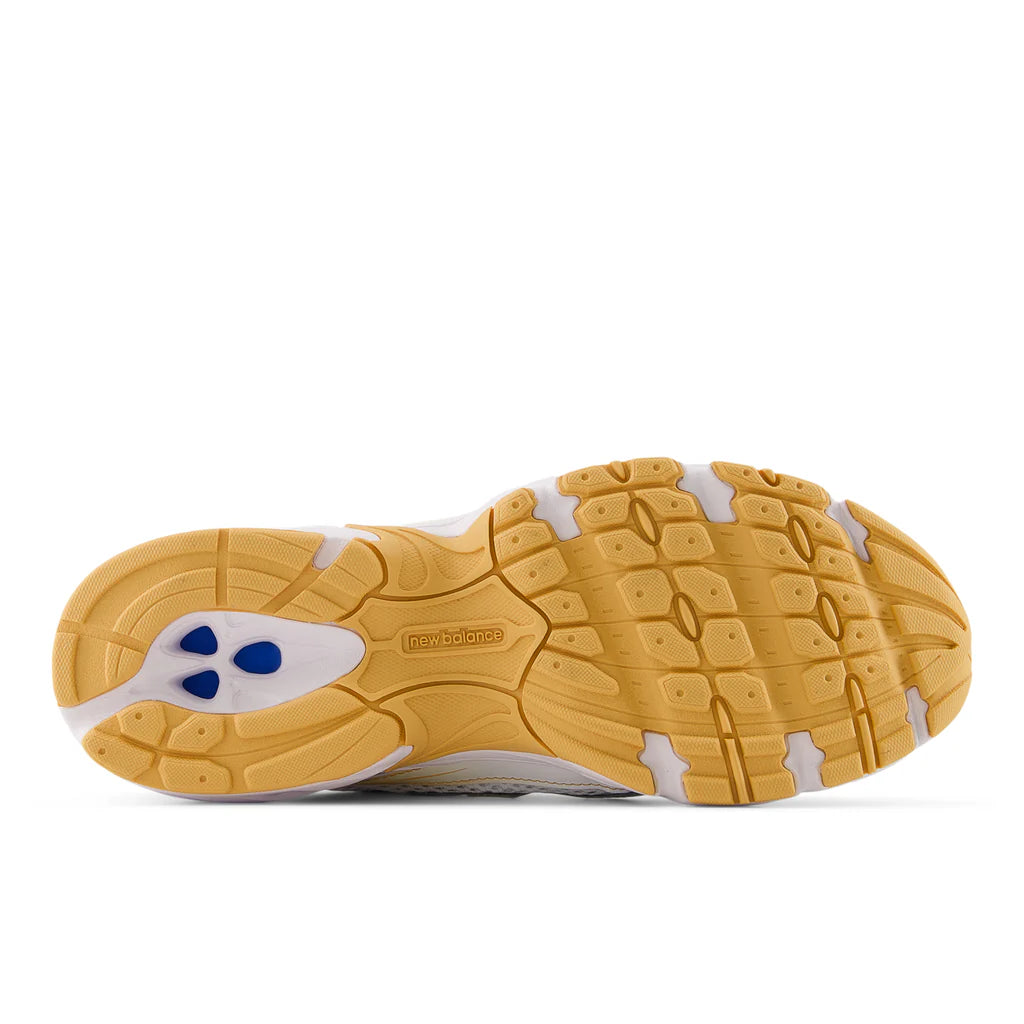 New Balance 740 - Unisex - White Peach