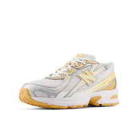 New Balance 740 - Unisex - White Peach