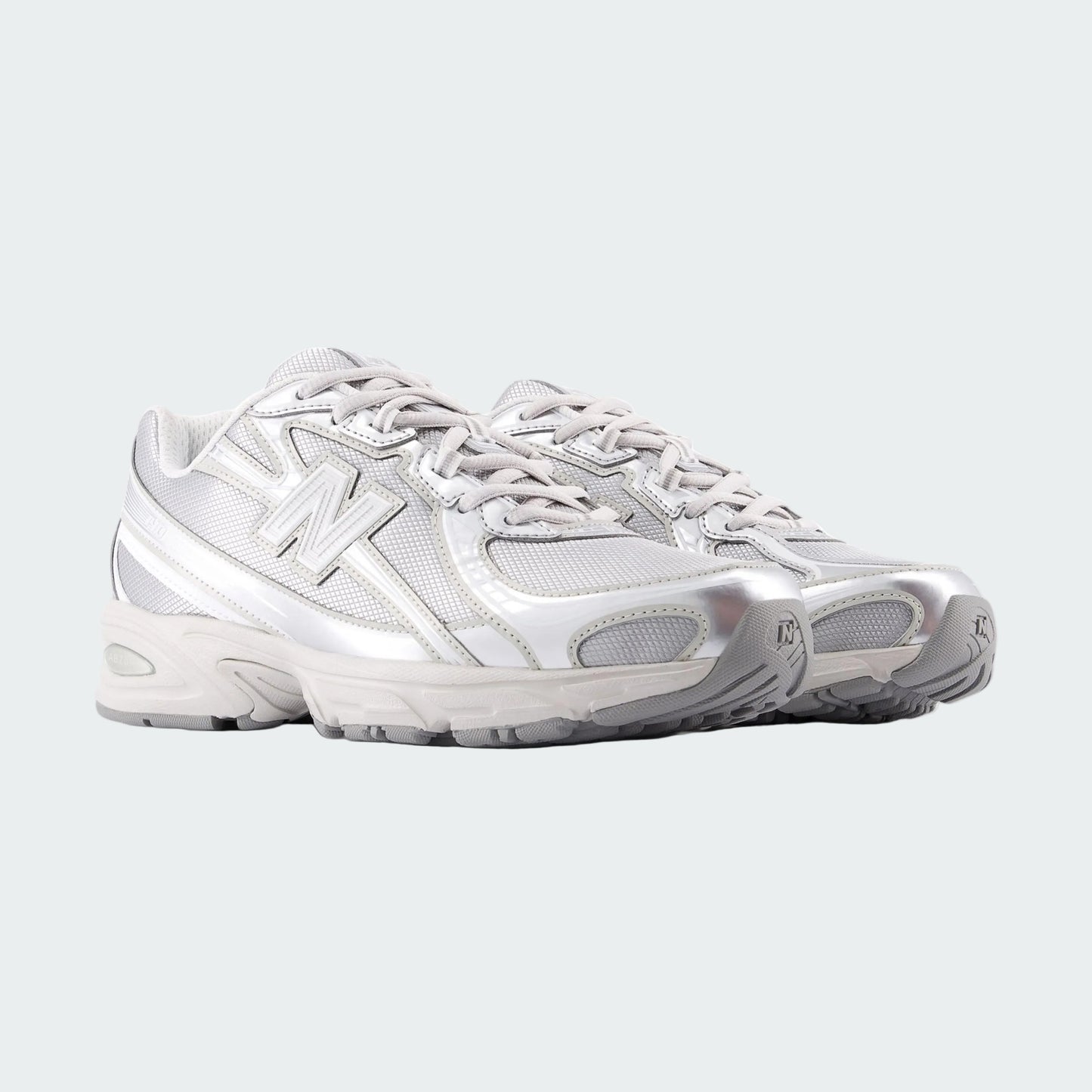New Balance 740 - Unisex - Metallic Silver
