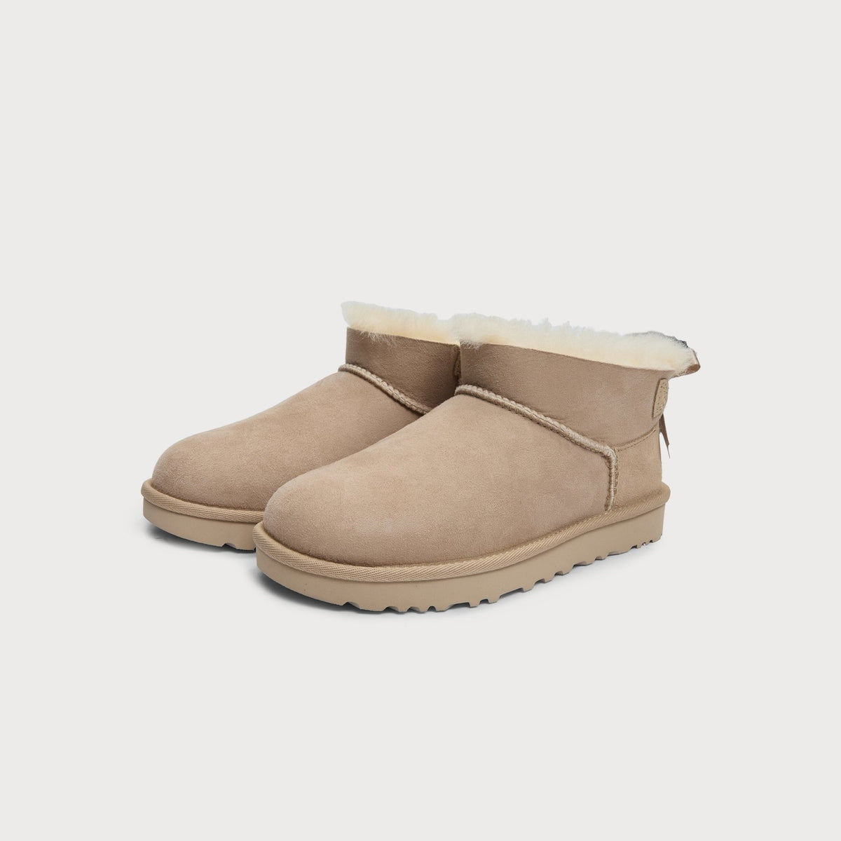 UGG Ultra Mini Bailey Bow - Women's - Sand