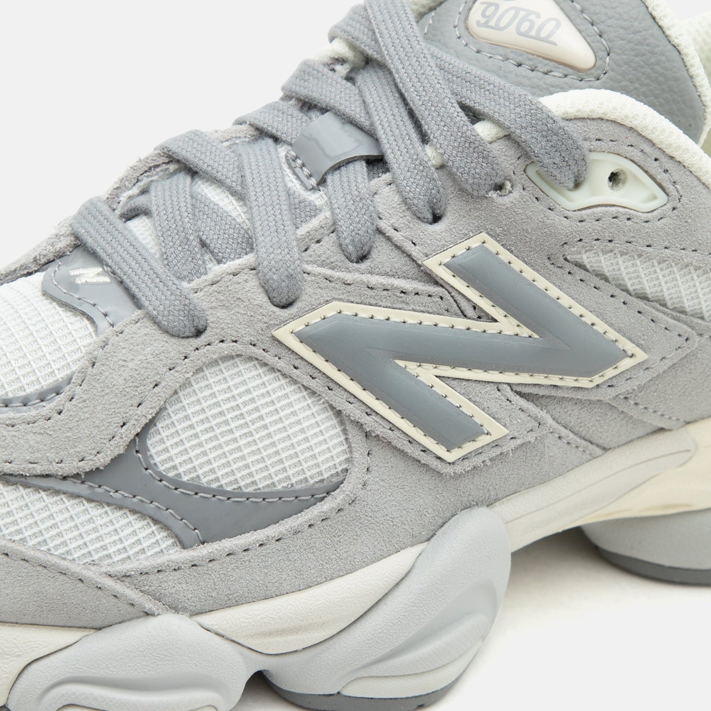 New Balance 9060 - Unisex - Angora Reflection