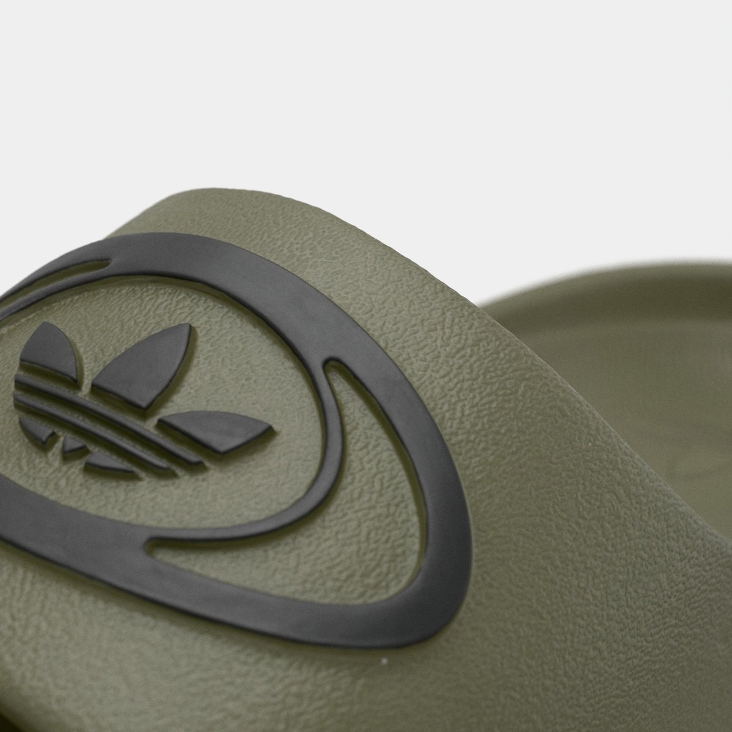 adidas Adilette 00S - Unisex - Olive Strata Core Black