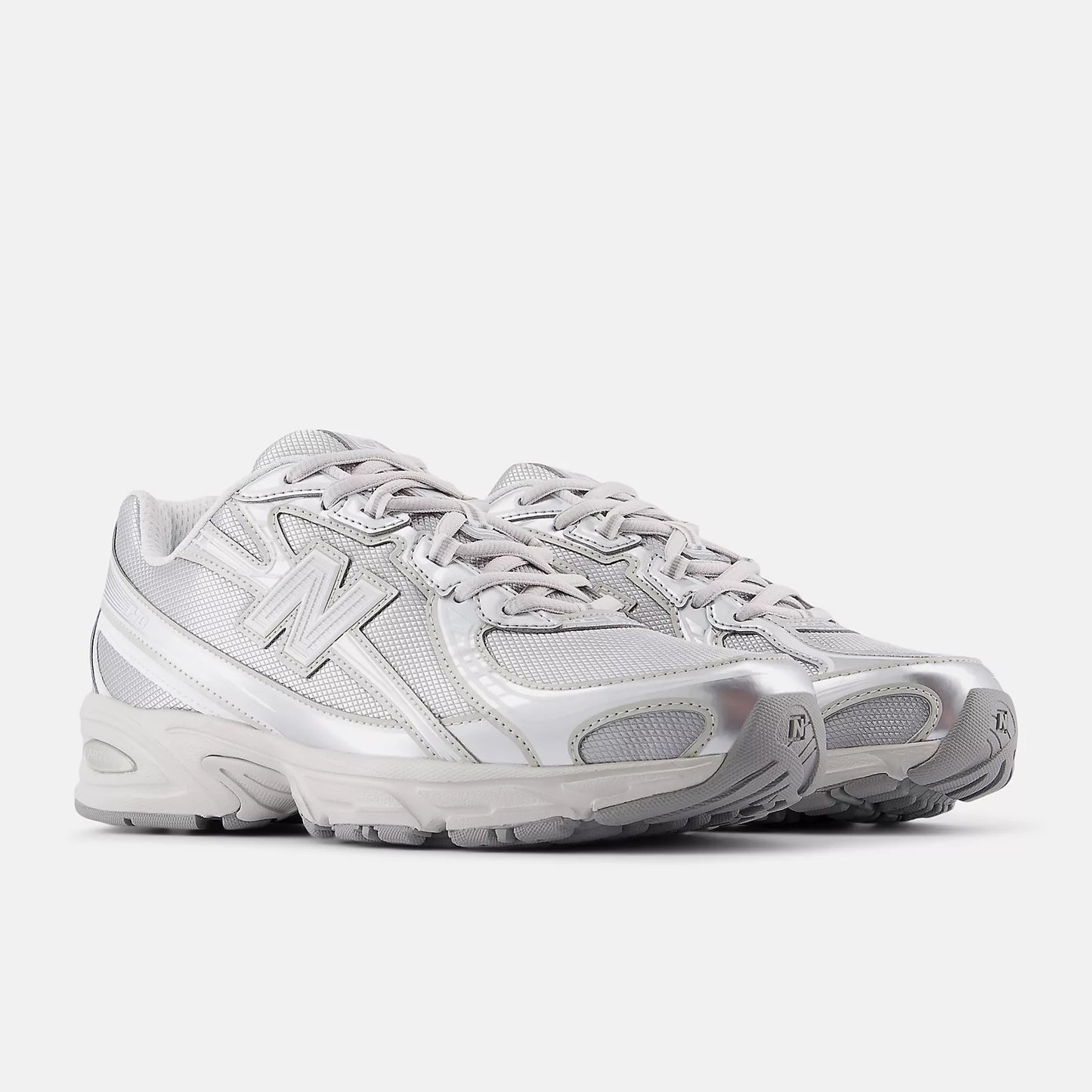 New Balance 740 - Unisex - Metallic Silver