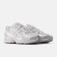 New Balance 740 - Unisex - Metallic Silver
