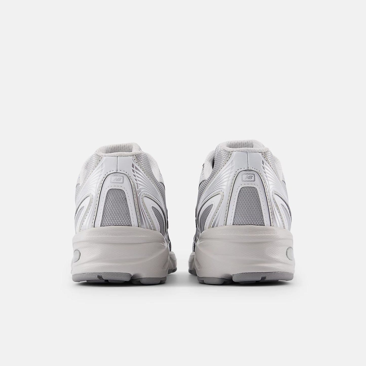 New Balance 740 - Unisex - Metallic Silver