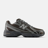 New Balance 740 - Unisex - Black Metallic Castlerock