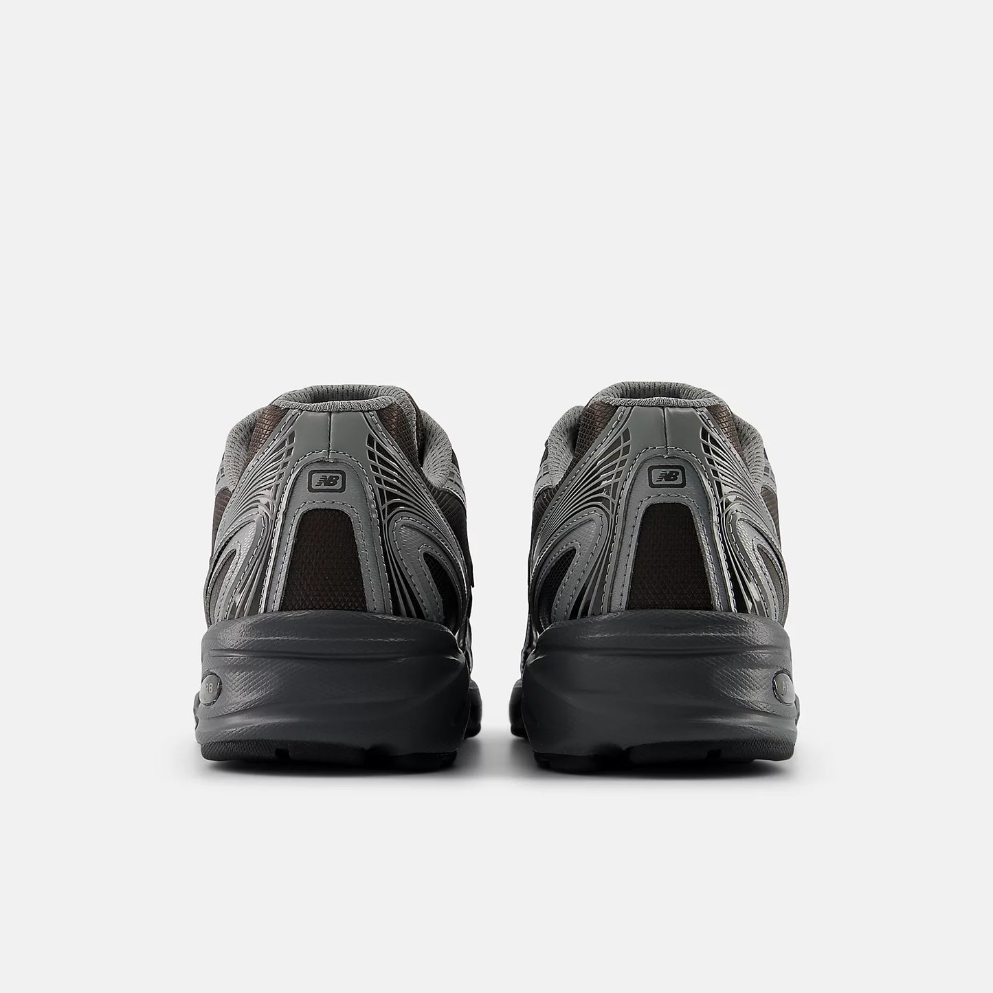 New Balance 740 - Unisex - Black Metallic Castlerock