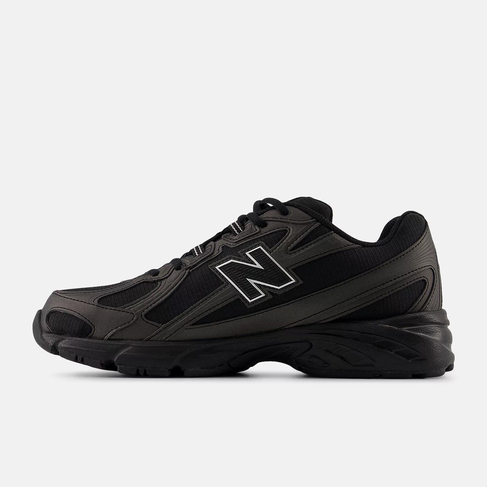 New Balance 740 - Unisex - Black Silver Metallic