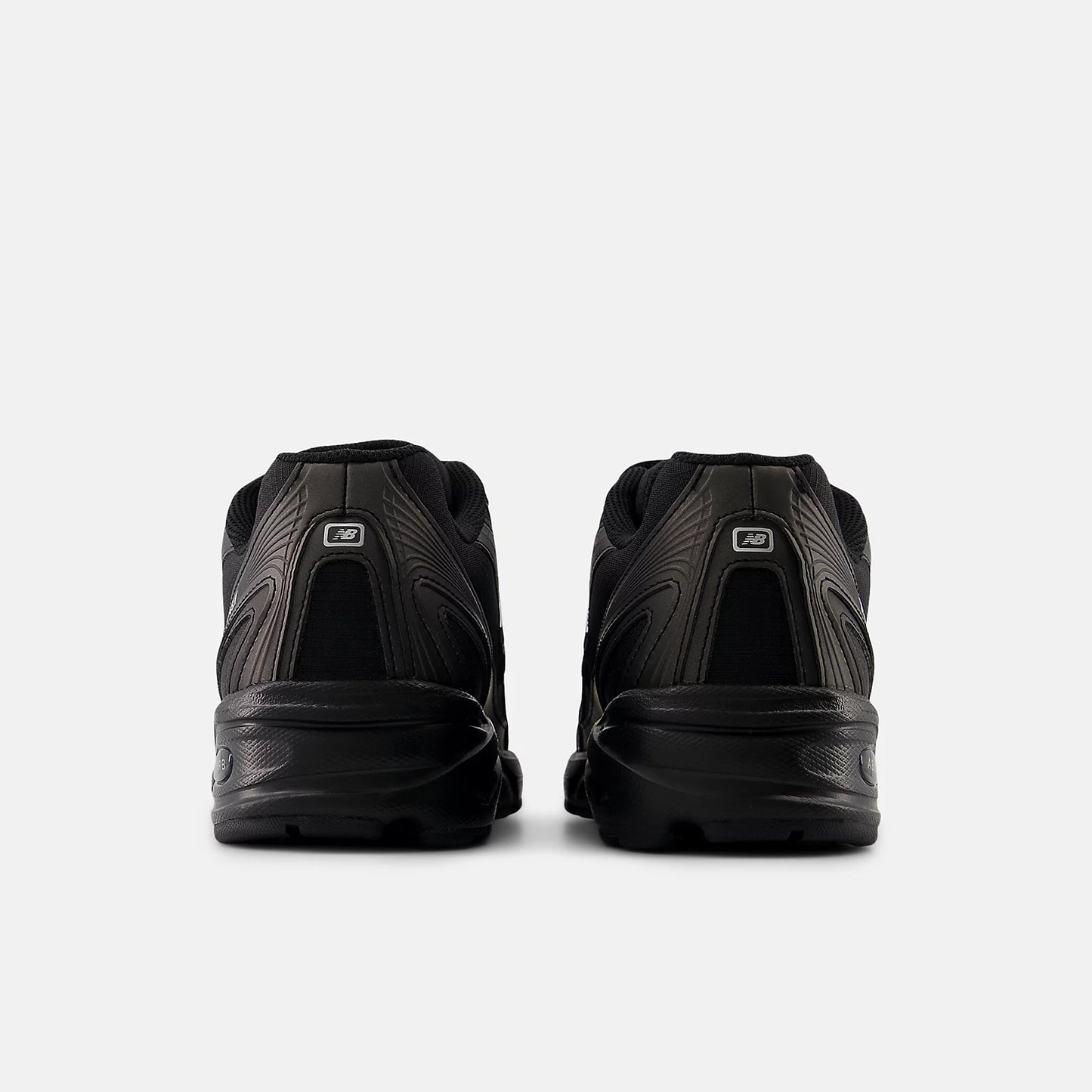 New Balance 740 - Unisex - Black Silver Metallic